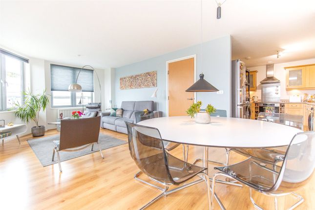 Thumbnail Flat for sale in Cathedral Walk, Bristol