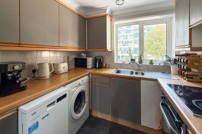 1a Harbour Court, New Street, Falmouth photo 3