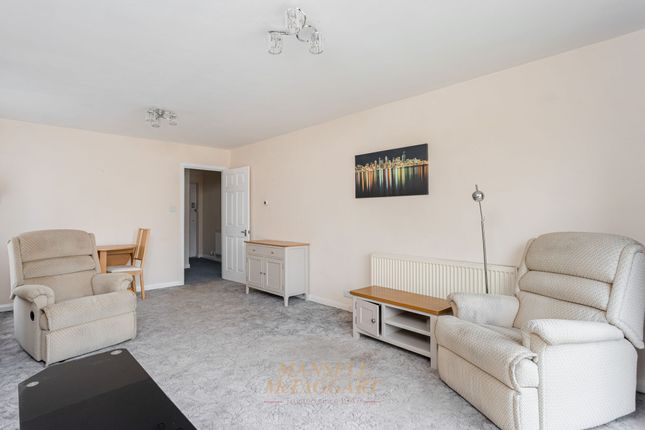 17 Grovelands, Horley photo 3