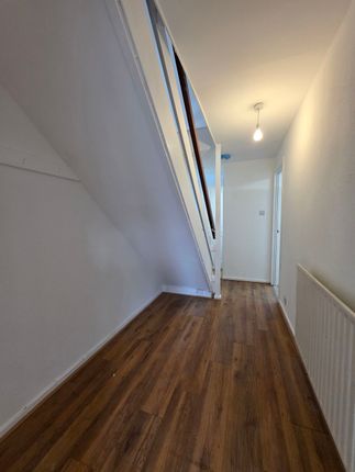 29, Mill Gardens, London photo 5