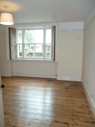 Flat to rent in The Waldrons, Croydon