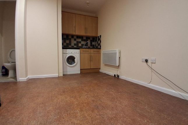 Flat E, Lotus House, Gorse Hill photo 2