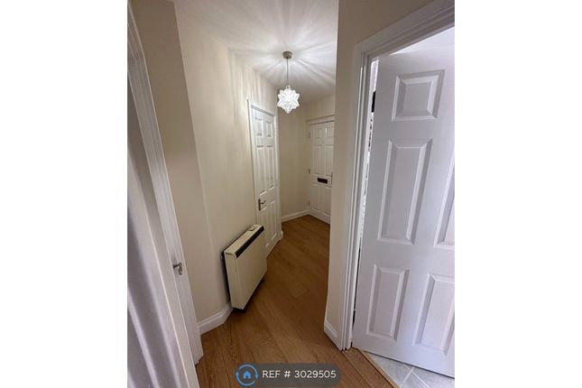 Flat, Genotin Road, Enfield photo 2