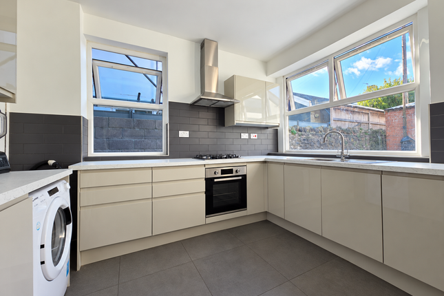 5-bed terraced on Kelvin Road, Cardiff, £2,750/mo
