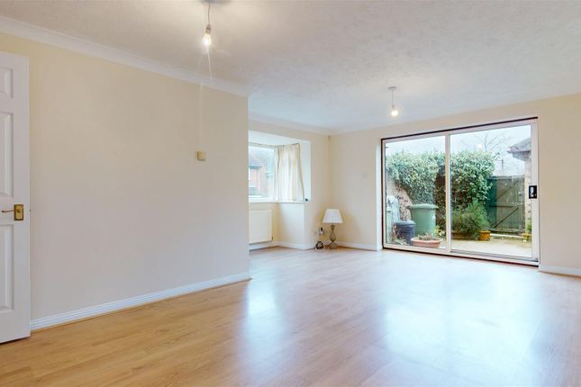 39, Rosemullion Avenue, Milton Keynes photo 4
