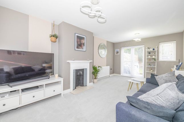 13, Ash Crescent, Canterbury photo 4