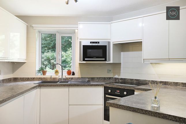 Flat 7, Village Heights, Woodford Green photo 3