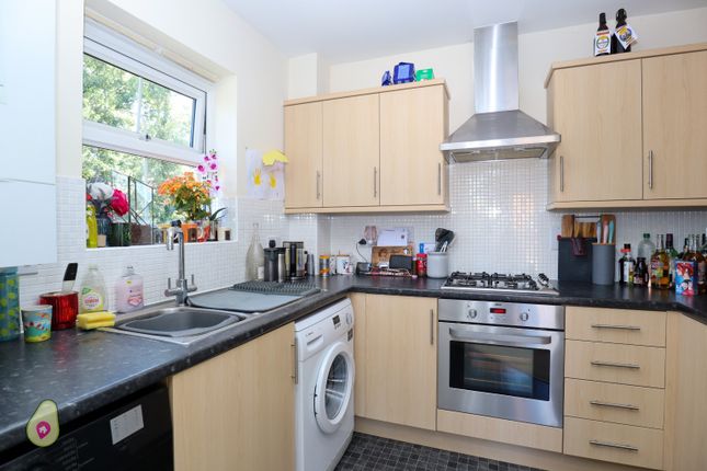 28, Haskins Gardens, Farnborough photo 4