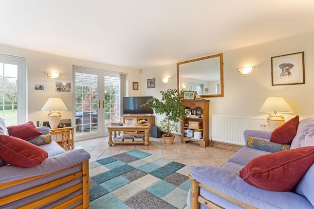 7, Wilton Crescent, Buckinghamshire photo 2