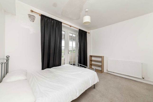 Flat 31, Swallow House, Barrow Hill Estate, London photo 3