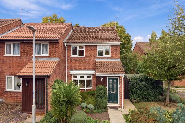 3-bed terraced on 74 Millstream Close, Hitchin, £400,000
