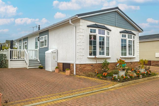 2-bed caravan on 532, Palm Court, Battlesbridge, £205,000