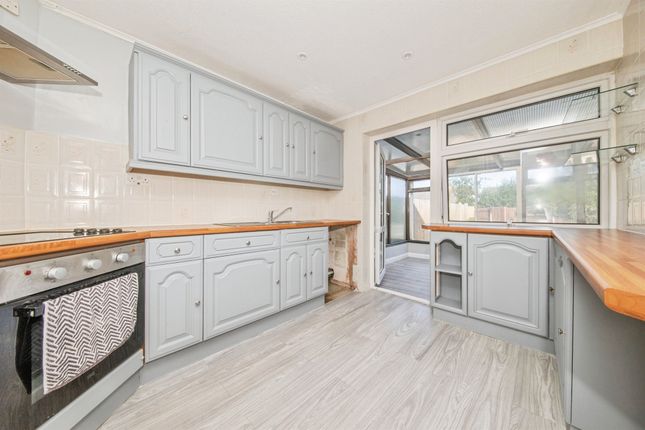 8, Bembridge Close, Clacton-On-Sea photo 4