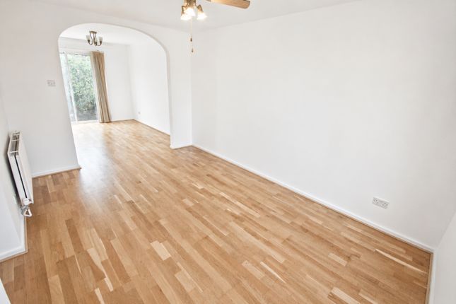 58, Malletts Close, Milton Keynes photo 4
