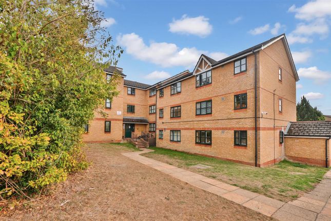 19, Lovegrove Drive, Slough photo 4