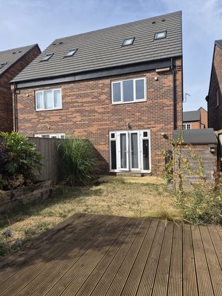 4, Hurrier Grove, New Rossington, Doncaster photo 5
