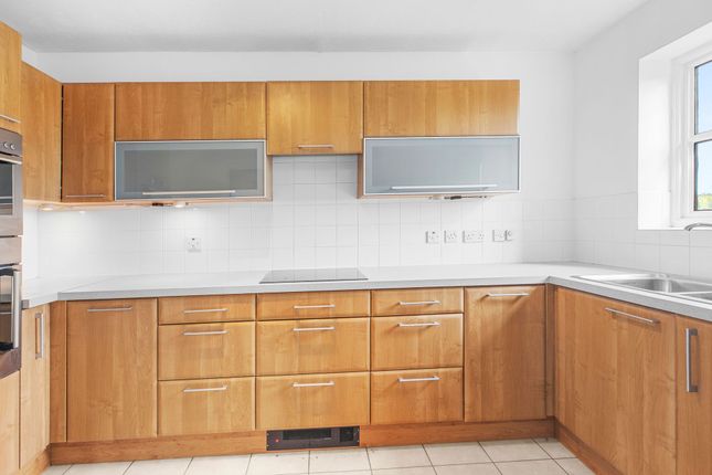 Flat 13, The Hollies Maxwell Road, Beaconsfield photo 3