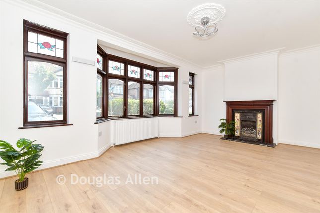 26, Lakeside Avenue, Ilford photo 4