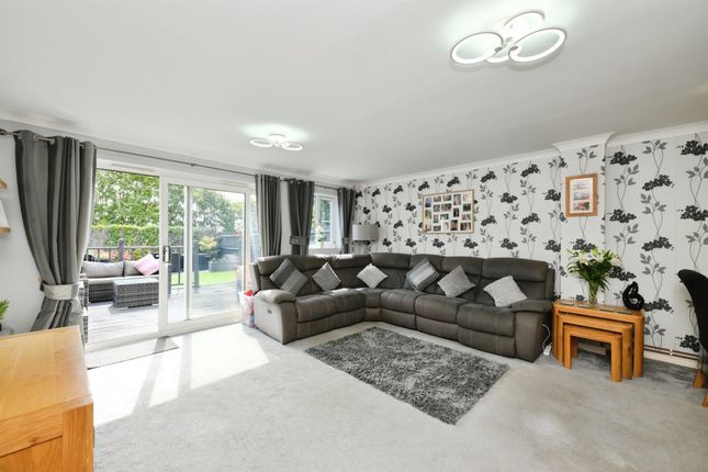 29, Farm Lane, Hoddesdon photo 3