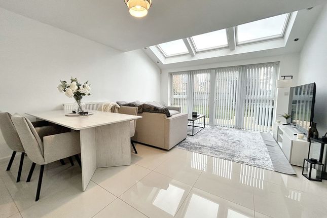 9. Hawthorn Way, Manchester photo 4