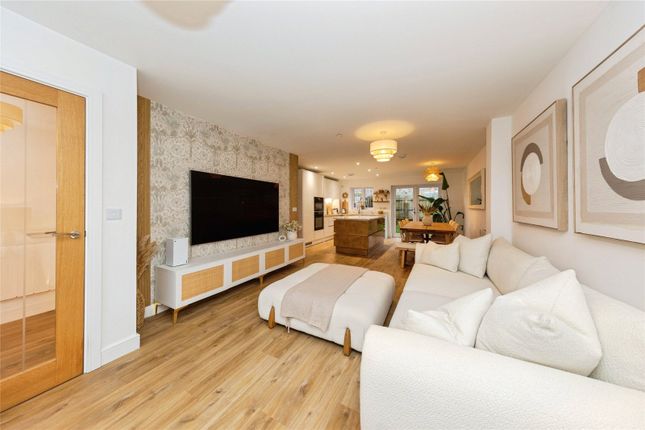 17, Gerddi Gwenllian, Kidwelly photo 3