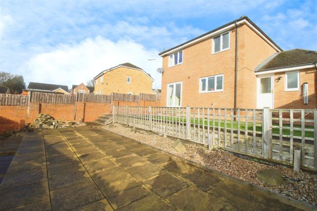 Detached house to rent in Hazelton Close, Shipley
