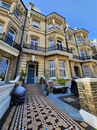 1-bed flat on First Avenue, Hove, £1,450/mo
