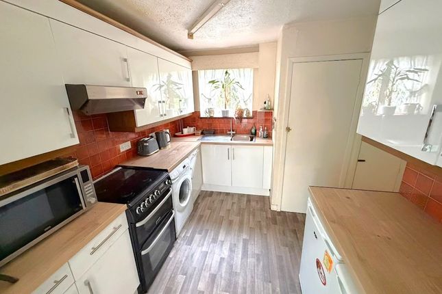 212, Brabazon Road, Hounslow photo 3