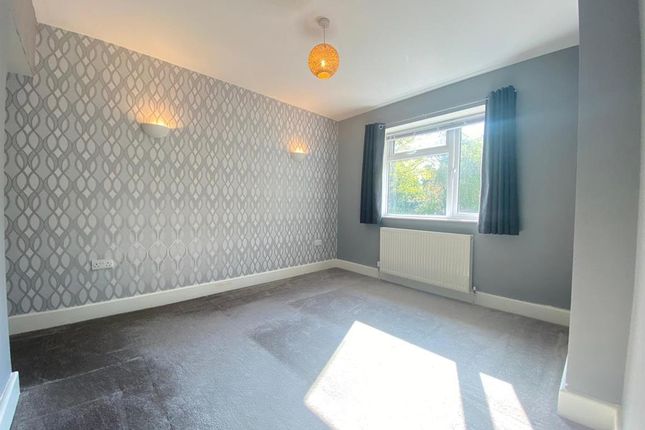 64, Caslon Crescent, Stourbridge photo 2