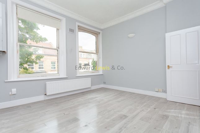 Flat to rent in Gloucester Drive, London