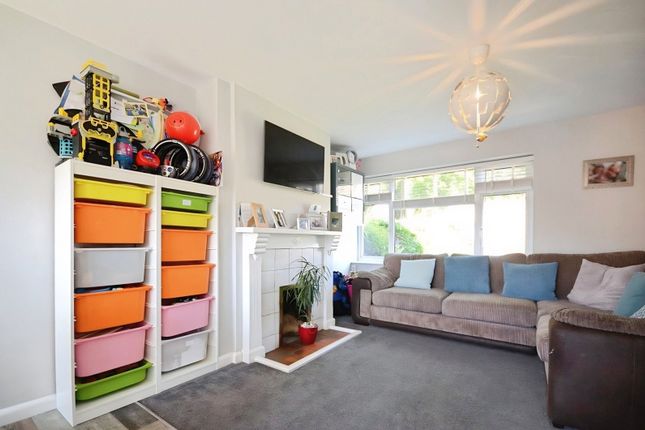 142, Kingfisher Drive, Reading photo 3
