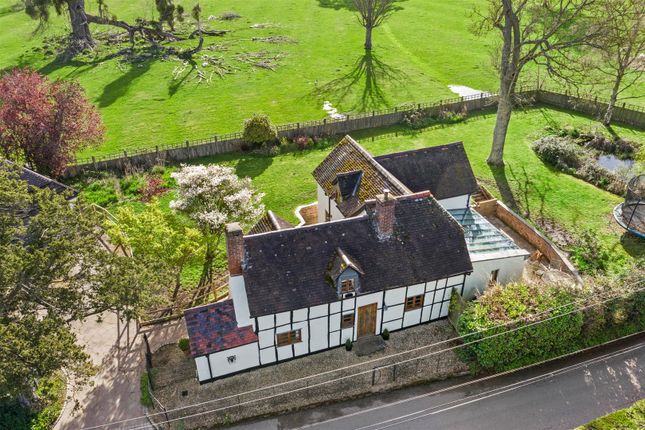 Thumbnail Cottage for sale in Rous Lench, Evesham