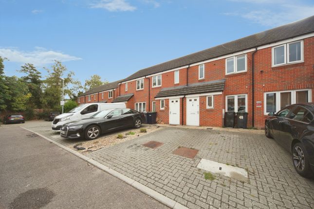 Guardian Way, Luton photo 2