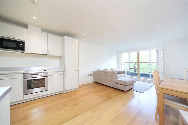 Thumbnail Flat to rent in Houghton Square, Stockwell, London