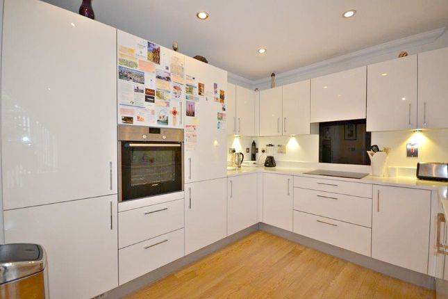 Flat 9 Holly Lodge, 218, Windsor Lane, Burnham photo 4