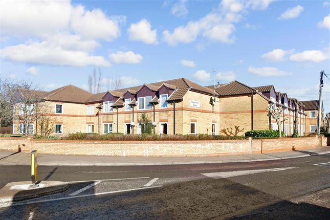 Flat for sale in Church End Lane, Runwell, Wickford, Essex