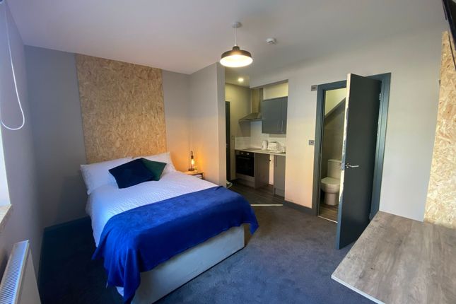 Room to rent in Room 2, Victoria Road, Netherfield, Nottingham