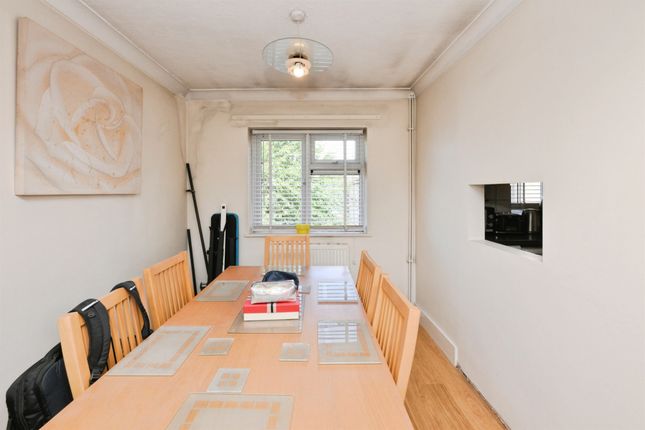 20, Harrington Court, Hertford photo 4