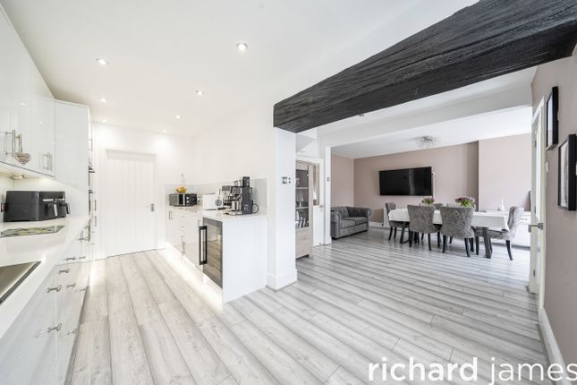 4, Cornwall Avenue, Swindon photo 2