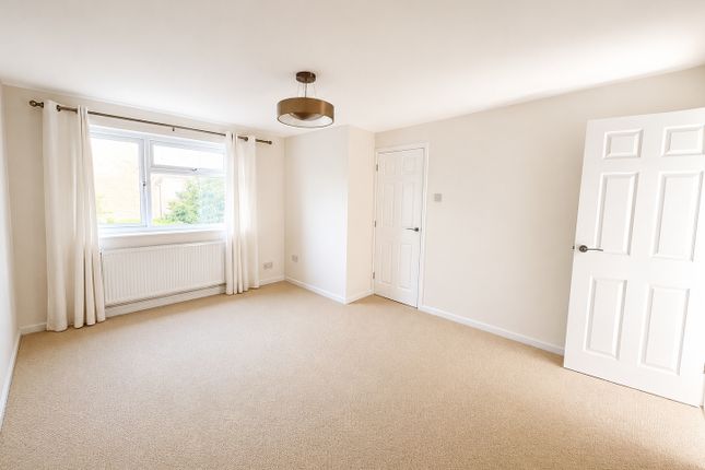 6, Admiral Close, Gloucestershire photo 2
