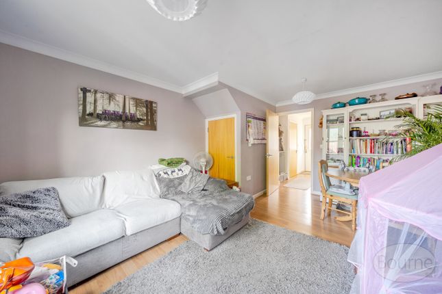 24, Sycamore Drive, Ash Vale photo 2
