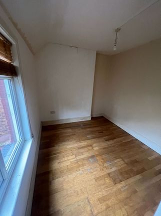 Thumbnail Flat to rent in Park Avenue, London