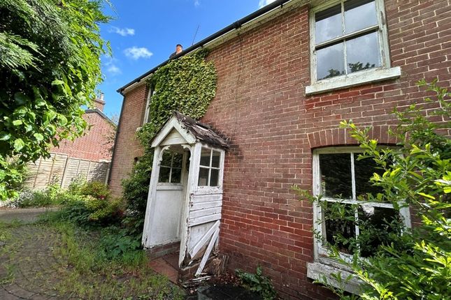 2-bed house on West View, Winchester Road, SOUTHAMPTON, £240,000