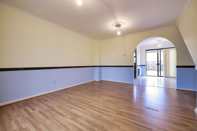 10 Kemble Drive, Cirencester photo 3