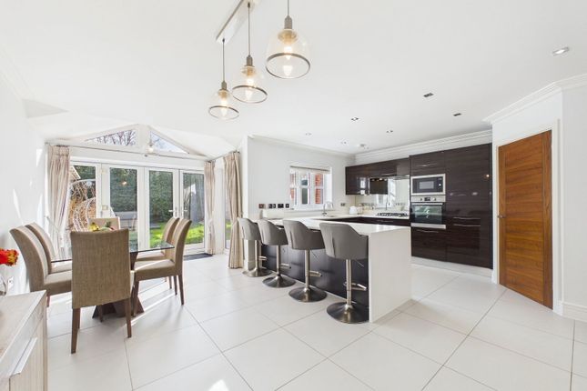 3, Fivens Place, Horsham photo 2