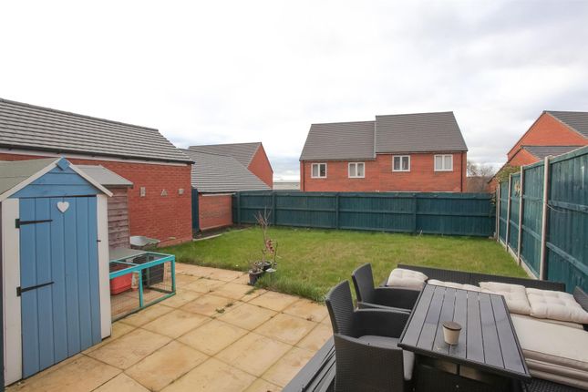 Semi-detached house for sale in Lawrence Close, Banbury