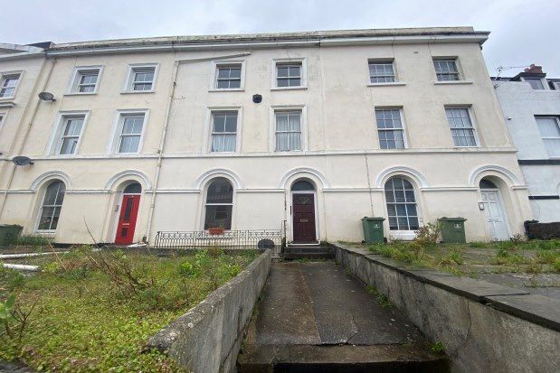 Flat to rent in Embankment Road, Plymouth