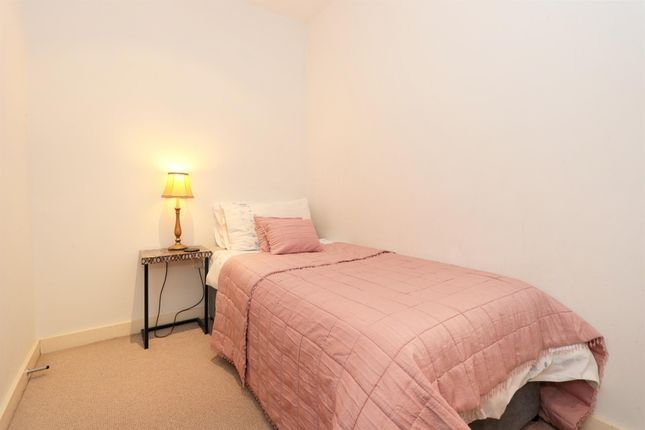 Flat to rent in Greyfriars Road, Cardiff