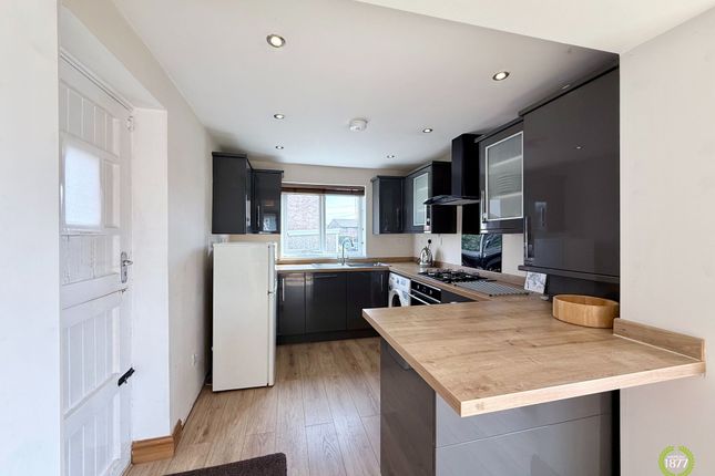 2 Beech Close, Blackburn photo 2