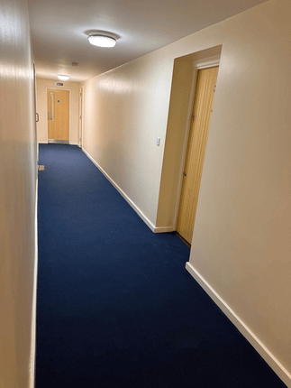 6, St. Giles Close, Hounslow photo 2